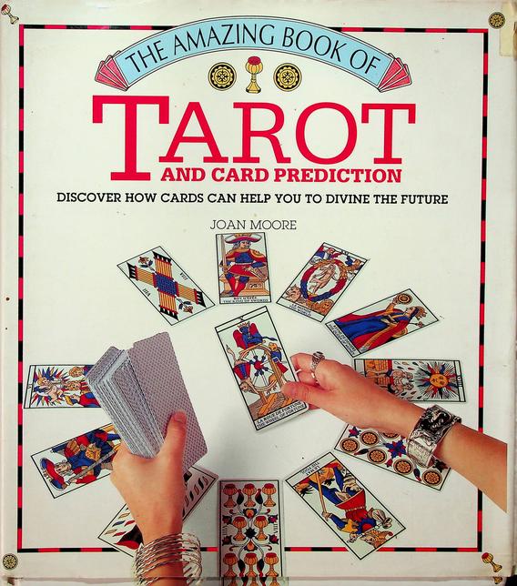 MOORE, JOAN - The Amazing Book of Tarot and Card Prediction. Discover how cards can help you to divine the future