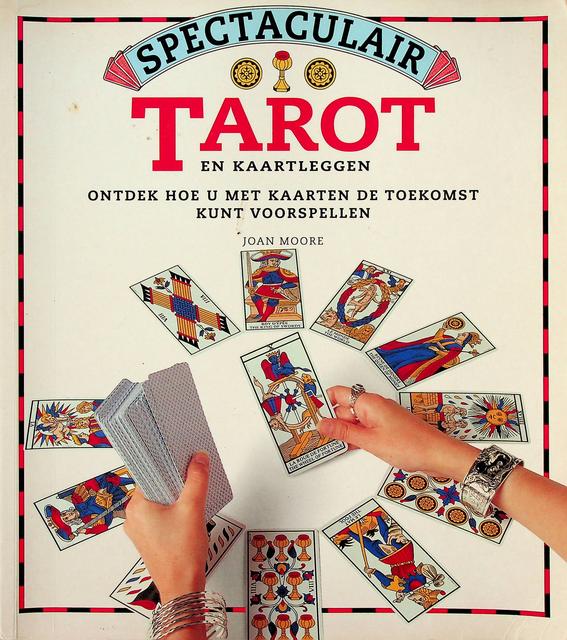 MOORE, JOAN - Spectaculair. Tarot en kaartleggen. Ontdek hoe u met kaarten de toekomst kunt voorspellen