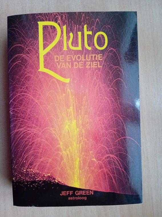 GREEN, JEFF - Pluto, de evolutie van de ziel